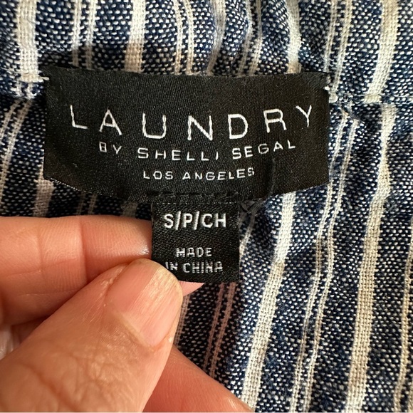 Laundry By Shelli Segal White and Blue Striped Cropped Blouse - Picture 3 of 4